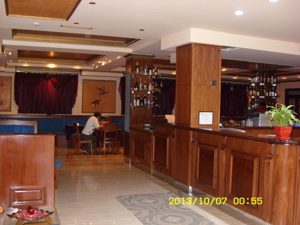 Hotel Elysee Тирана Екстериор снимка
