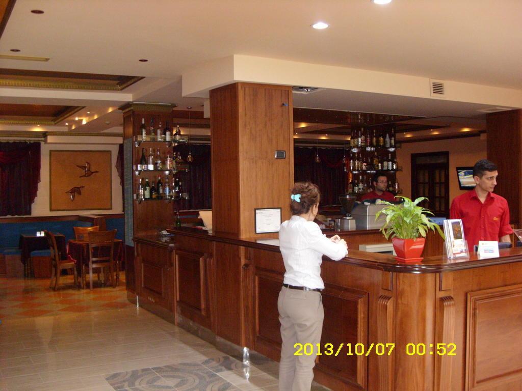 Hotel Elysee Тирана Екстериор снимка