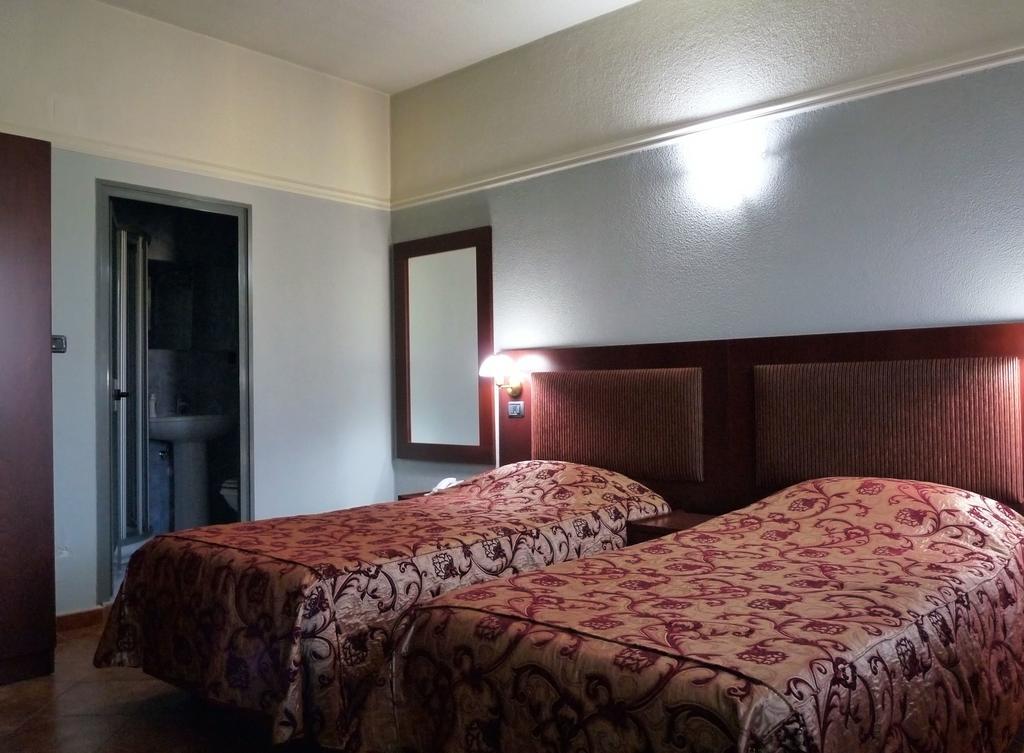 Hotel Elysee Тирана Екстериор снимка