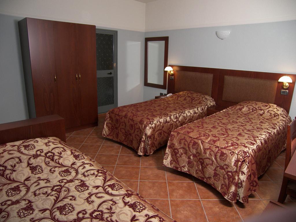 Hotel Elysee Тирана Екстериор снимка