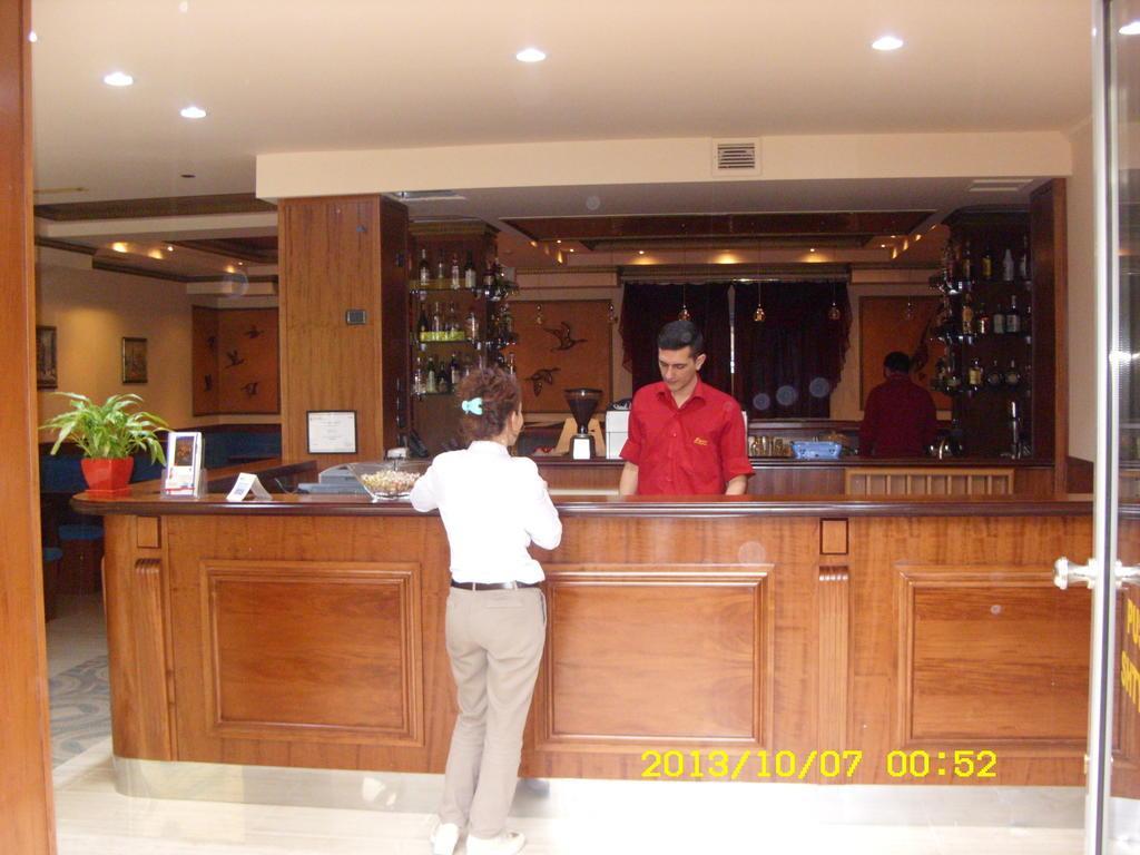 Hotel Elysee Тирана Екстериор снимка