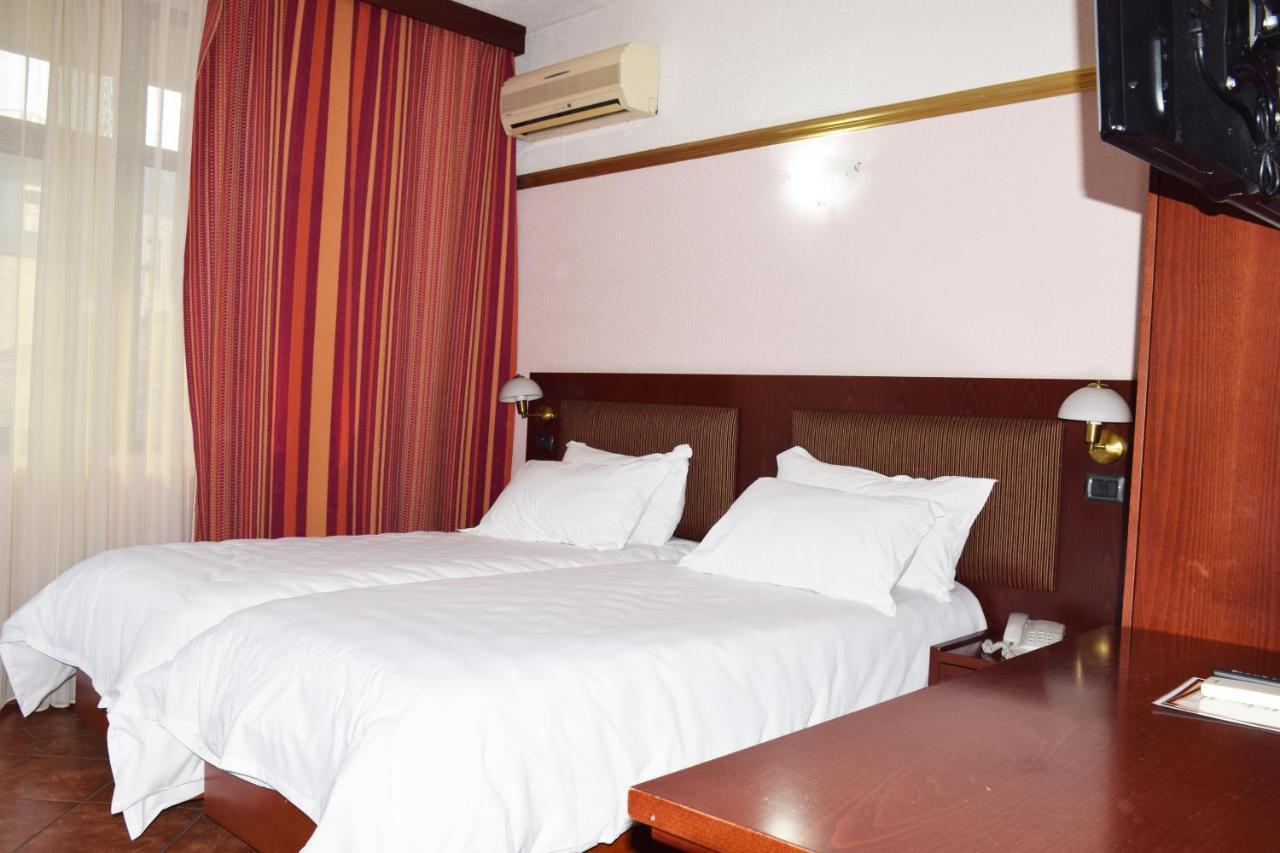 Hotel Elysee Тирана Екстериор снимка