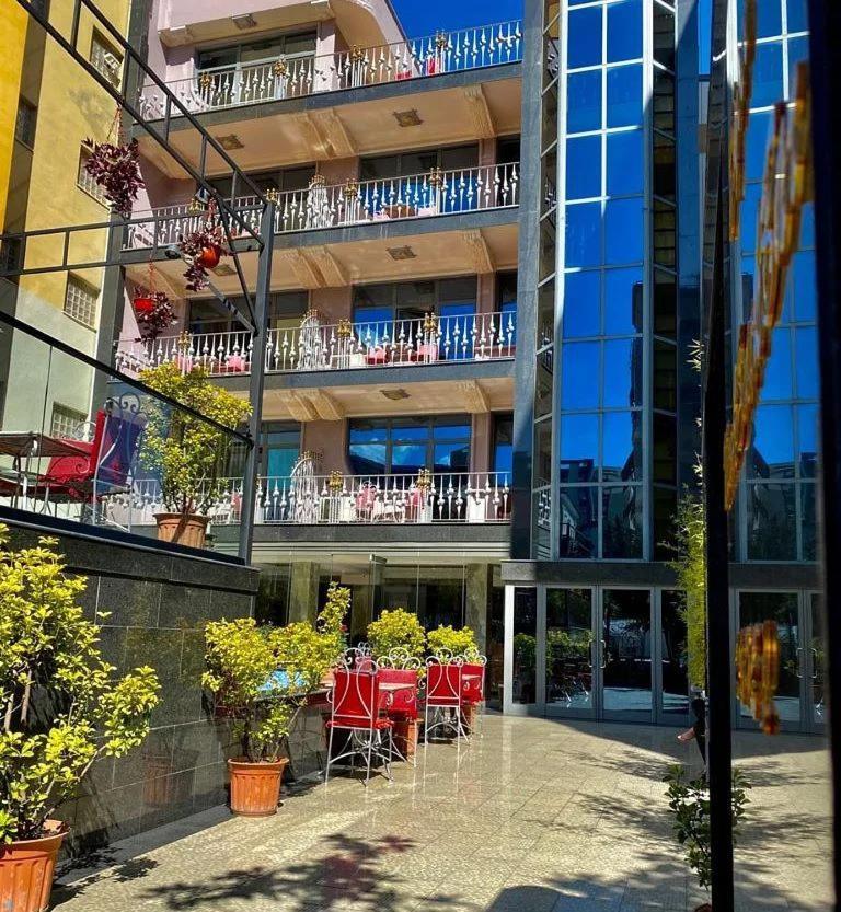 Hotel Elysee Тирана Екстериор снимка