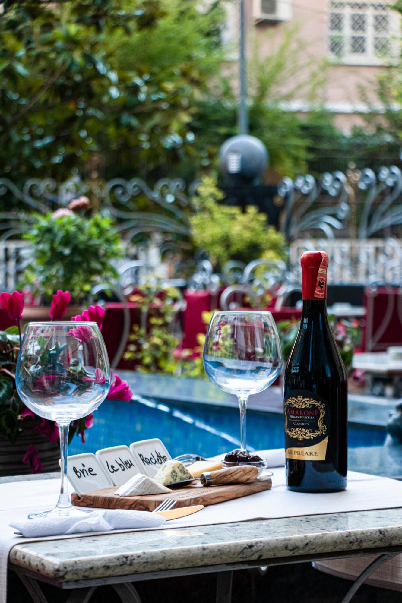Hotel Elysee Тирана Екстериор снимка