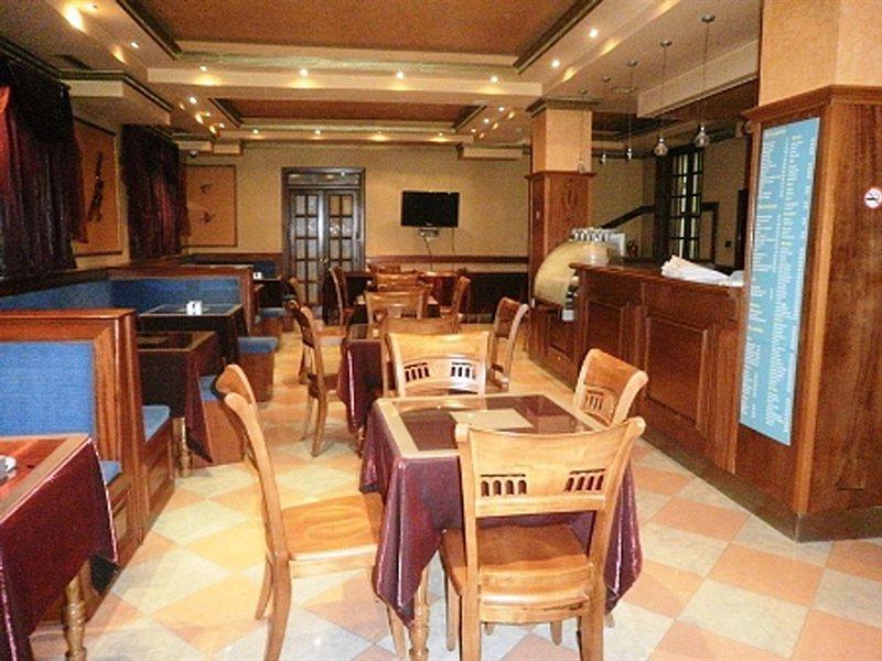 Hotel Elysee Тирана Екстериор снимка